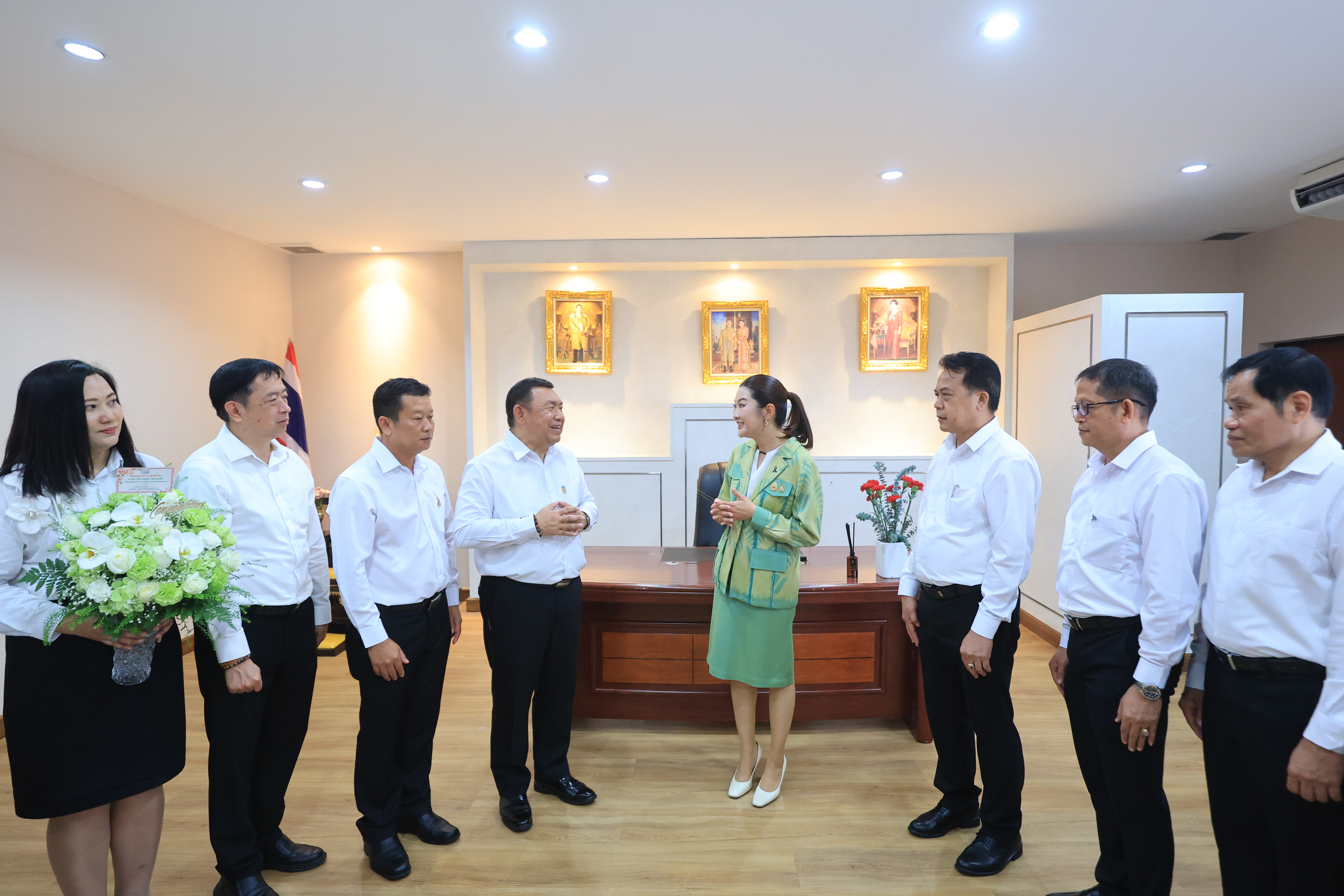 title - คณะผู้บริหาร ส.ป.ก. ร่วมแสดงความยินดีในโอกาสเข้ารับตำแหน่งของรัฐมนตรีว่าการกระทรวงเกษตรและสหกรณ์ และรัฐมนตรีช่วยว่าการกระทรวงเกษตรและสหกรณ์ 